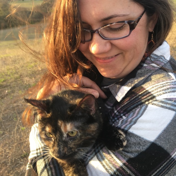 Meet your Poshers, Linda & Dan - Picture 3 of 9